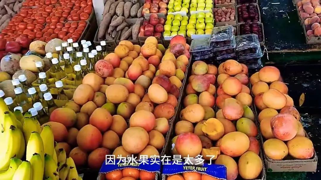 泰国大量水果腐烂，因为摊上的一句中文，中国游客：自己留着吧