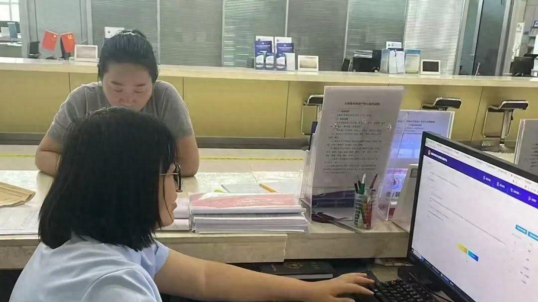 万荣县政务服务中心：延时服务暖人心 贴心关怀解民忧