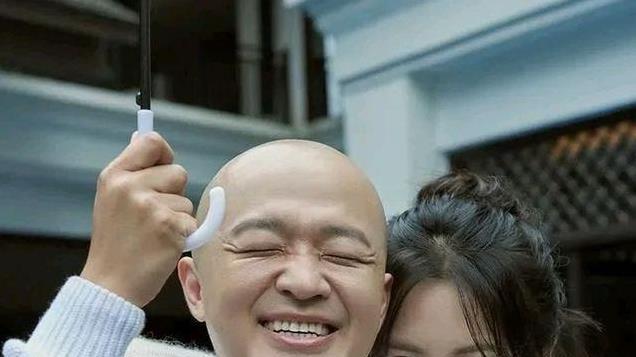 包贝尔获奖致辞时宣布二胎，宝宝小名叫面条儿，网友无人关注