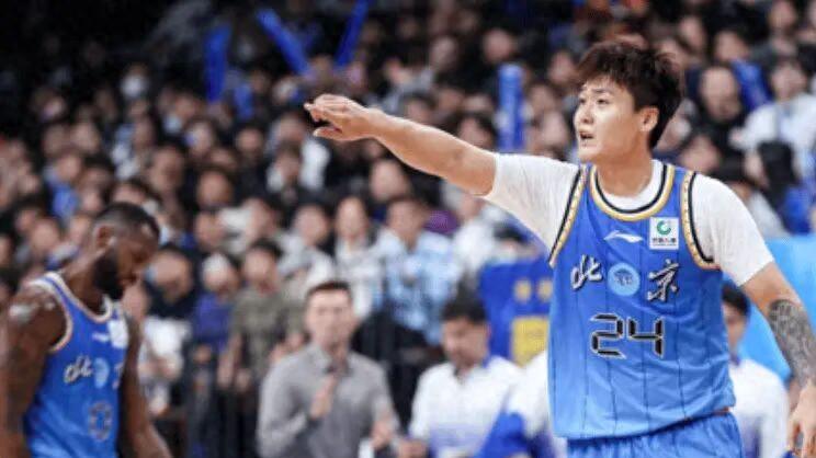 江苏新秀单场32分破纪录，上海强队栽跟头，26岁"超龄新人"能否进国家队？