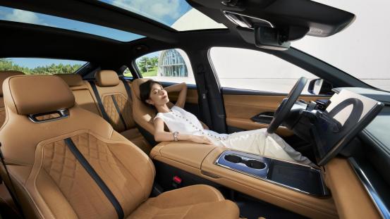 卓越安全的化身：MAZDA EZ-6摘得C-NCAP五星桂冠