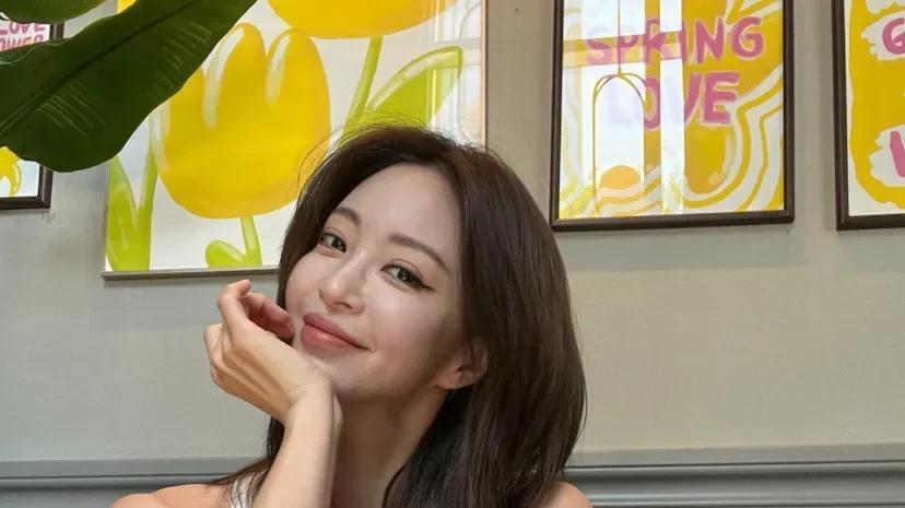 韩国顶级女神韩艺瑟和小十岁男友结婚，网友：姐姐，做好一切公证