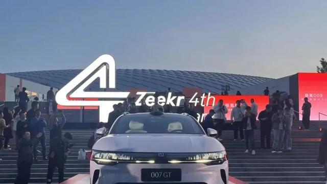 极氪007GT杀入20万级猎装车市场！两秒级性能+激光雷达，能卖爆？