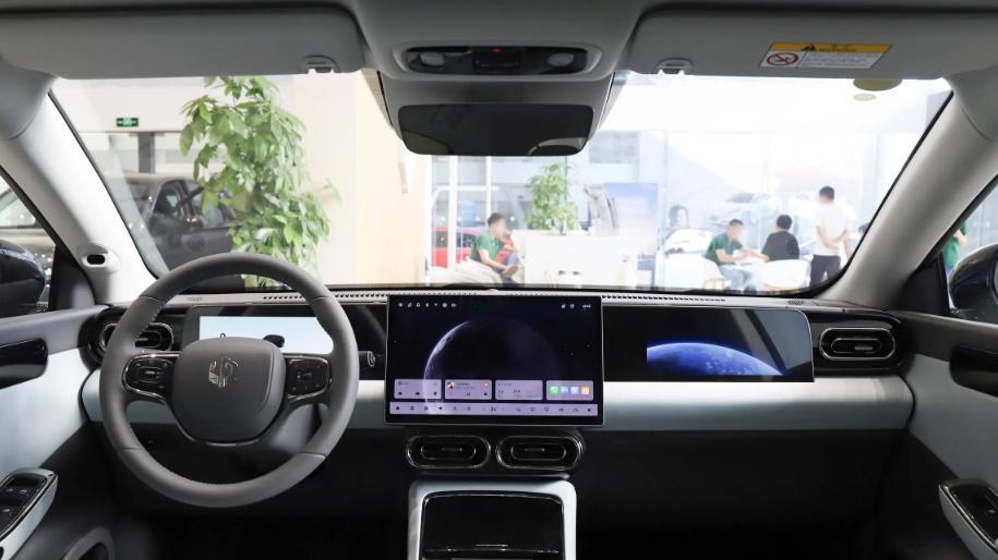 这款C级车惠后12.99万起，配8295芯片，口碑好性价比还高