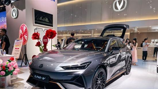 成都车展：长安CS55PLUS等车型亮相车展