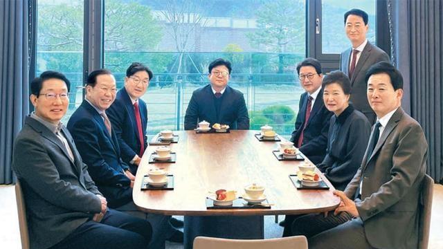 韩国选战胜负未决，亲华派却突然辞职，新总统8挑1，竞争难度加剧