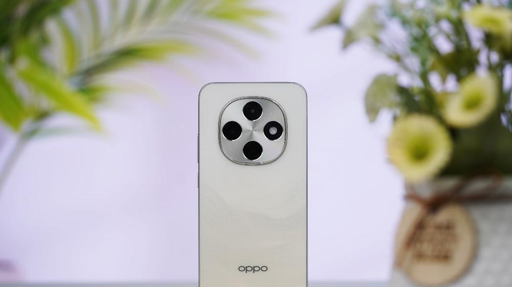 2025 选机新视角：别只盯抗摔，OPPO A6 Pro 6 年流畅才是真王道