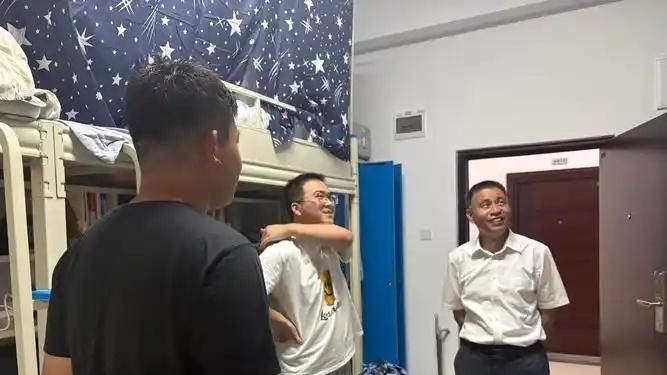 今年大学生月均消费不足2000元，30年前是多少呢？