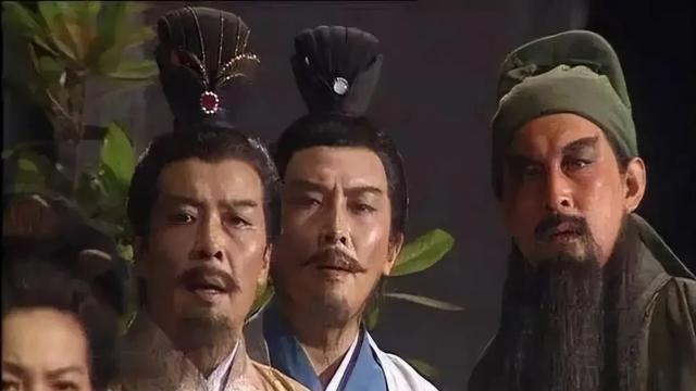 关羽死前，诸葛亮为何特意给张飞送去三车酒？刘备看破后也很无奈
