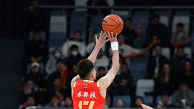 青岛黑马强势崛起，关键时刻失误致命，下一场谁能突破重围？