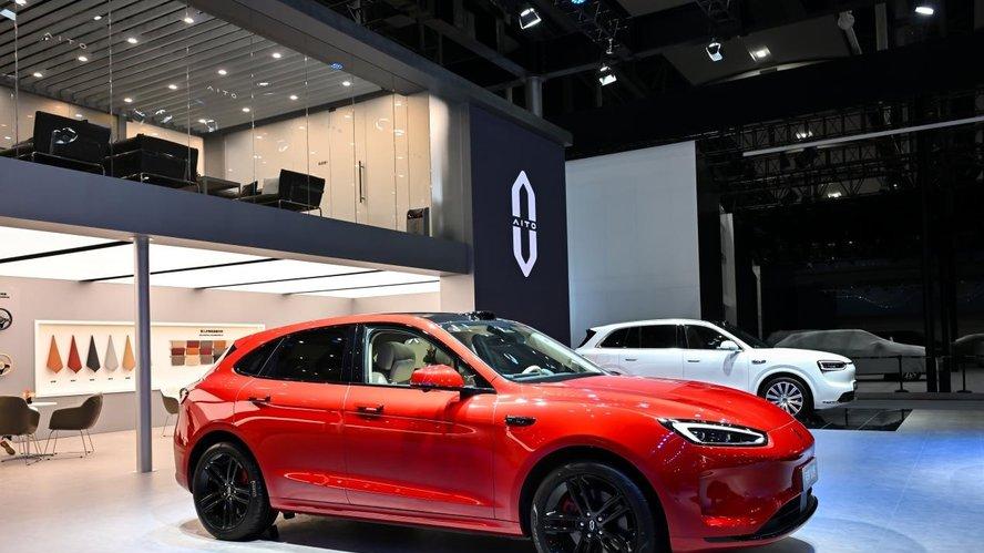 一眼心动！“陆地小坦克”问界新M5 Ultra亮相广州车展