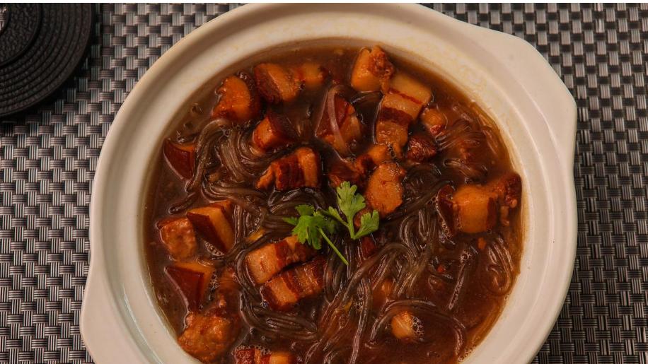 这碗红烧肉炖粉条，暖透岁月烟火