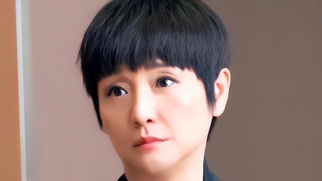 演员孔琳：初恋败给蒋雯丽，如今54岁仍未婚！她的人生真是太苦了