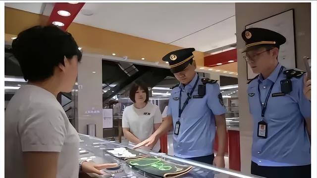 人民日报点名，戳穿了胖东来屡犯小人的真相，陶华碧的话有人信了