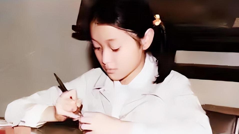 吴越分手二十年逆袭人生，五十三岁舞台再绽光芒；她以实力证明谁是赢家。