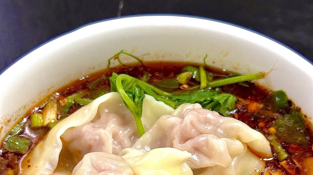 一口一个红油鲜肉抄手：家的温暖藏在褶皱里