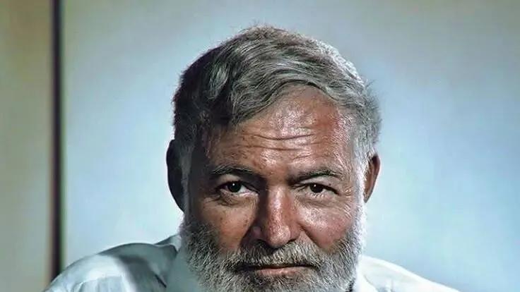 海明威到底经历了什么？九次脑震荡，两次空难，三次“被提前写讣告”！