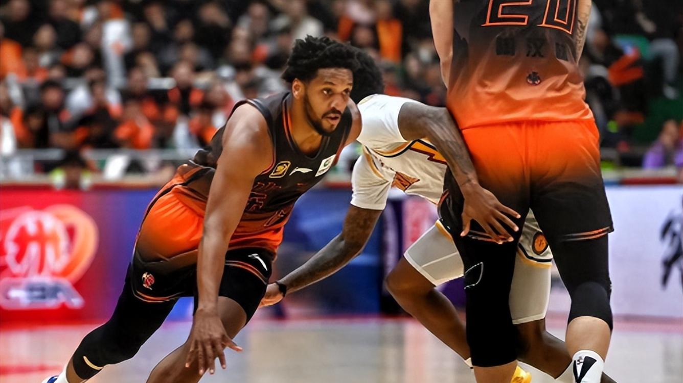 山东男篮全运队险胜四川赢首胜，三人得分上双，四川多名主力缺阵，鞠维松松口气