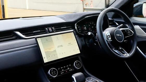 捷豹F-PACE全新款官图发布，搭载5.0升机械增压V8引擎