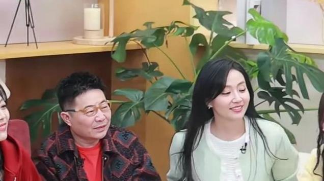 湖南台主持人大聚会，陈英俊马可变化大，汪涵和白月光仇晓坐一起