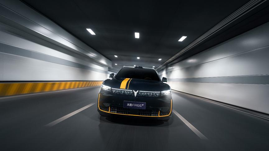 岚图FREE+运动定制版上市：运动驾控重塑华系SUV格局