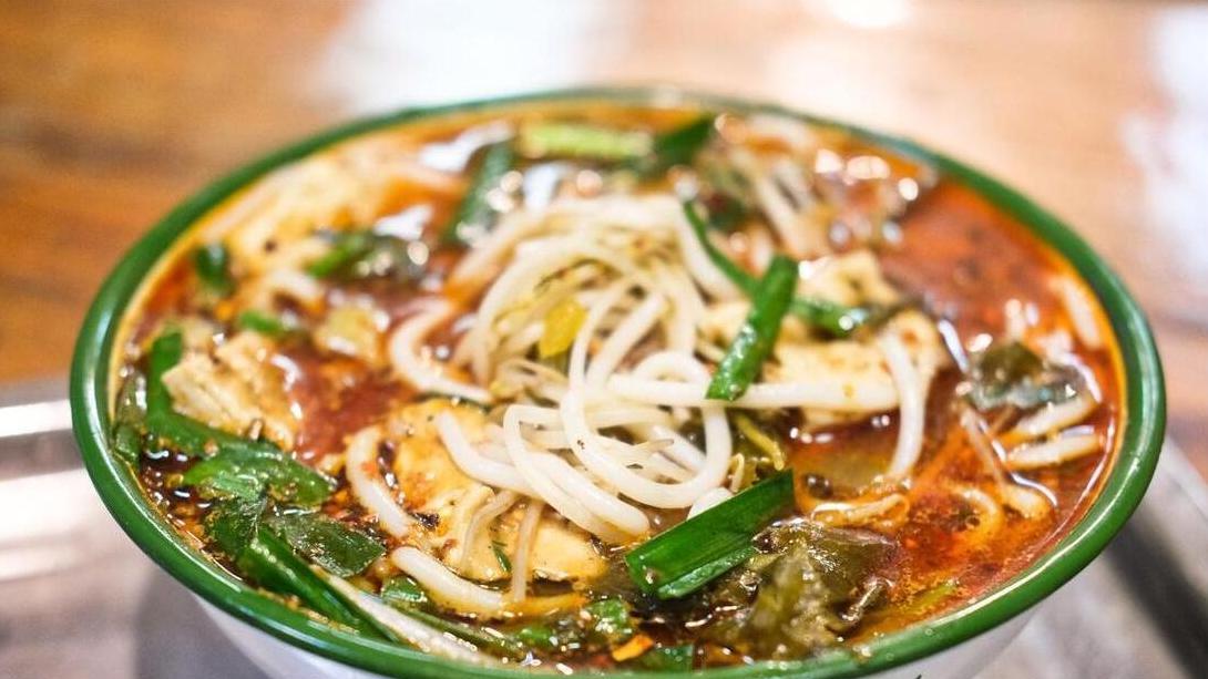 去云南吃小锅米线后，我总算搞懂了：为何它没走出云南？