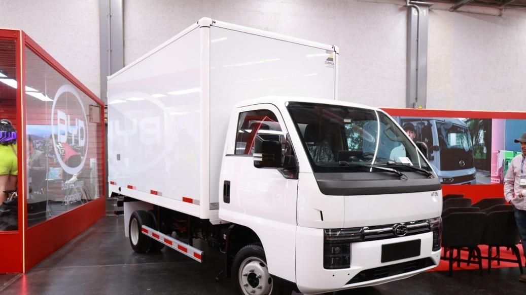 硬核技术树标杆！比亚迪纯电轿卡T35等新品亮相墨西哥