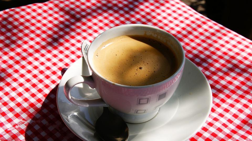 微信上从不发朋友圈的人，不是低调，十有八九是这两种人