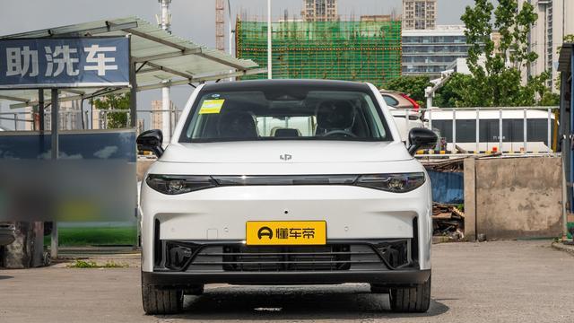 2026款换代式升级，13.28万就能买到续航可达 605km零跑C10悦享版