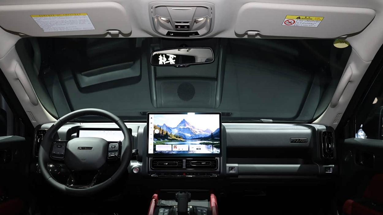 配3把差速锁，9种驾驶模式，还能涉水800mm，全新哈弗H9这次很强