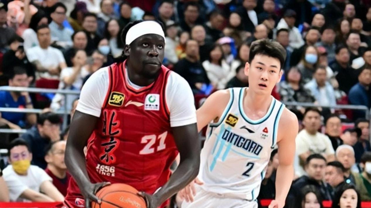 杨瀚森缺席，周琦23+20，北京主场险胜青岛