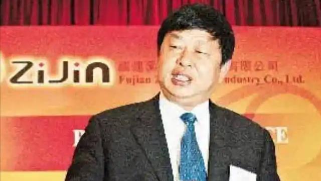 3亿换一个点头？发妻病逝仅1年娶小25岁模特，如今身价高达3000亿