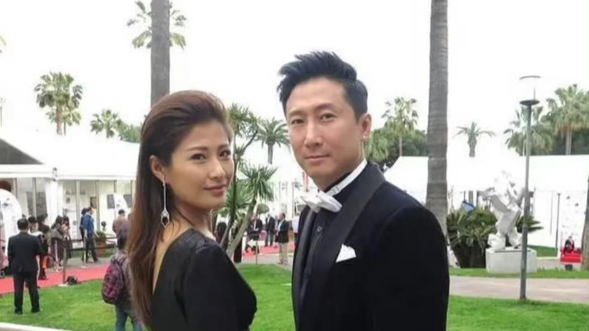 洪天明周家蔚被曝“各玩各的”，洪金宝强压“表面婚姻”护孙