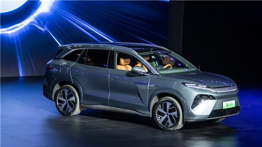 “油电同价”之后又玩“油电同速”，比亚迪还让不让对手活？