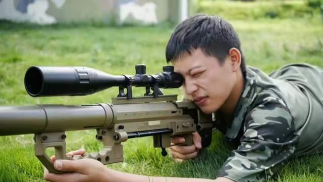 怕孩子玻璃心、不合群？荣耀特训夏令营用战友情 + 抗挫训练破局