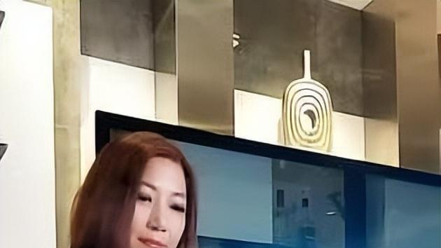 靓汤天后受邀出席百㕑百艺「厨皇宴十周年庆典」，并进行演出