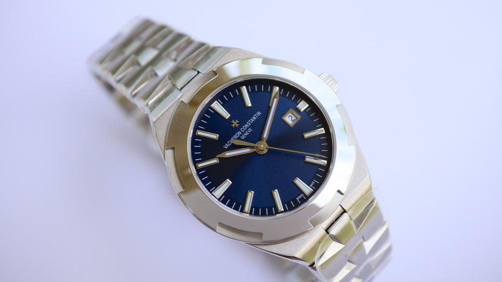 江诗丹顿纵横四海OVERSEAS 4600V复刻女表介绍