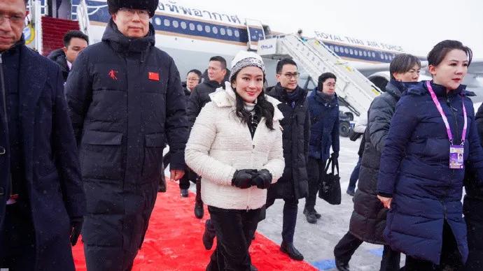 佩通坦的时尚秘密：她如何将寒冷变成魅力！