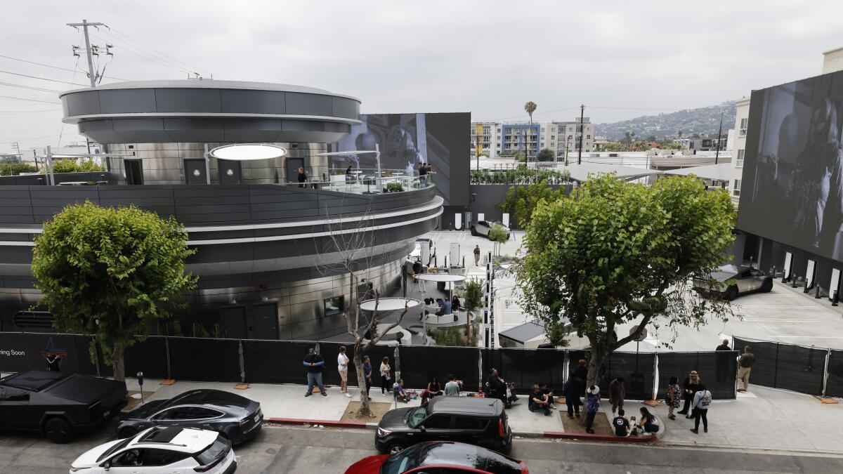 特斯拉超级充电站餐厅，马斯克这步棋能救特斯拉吗？