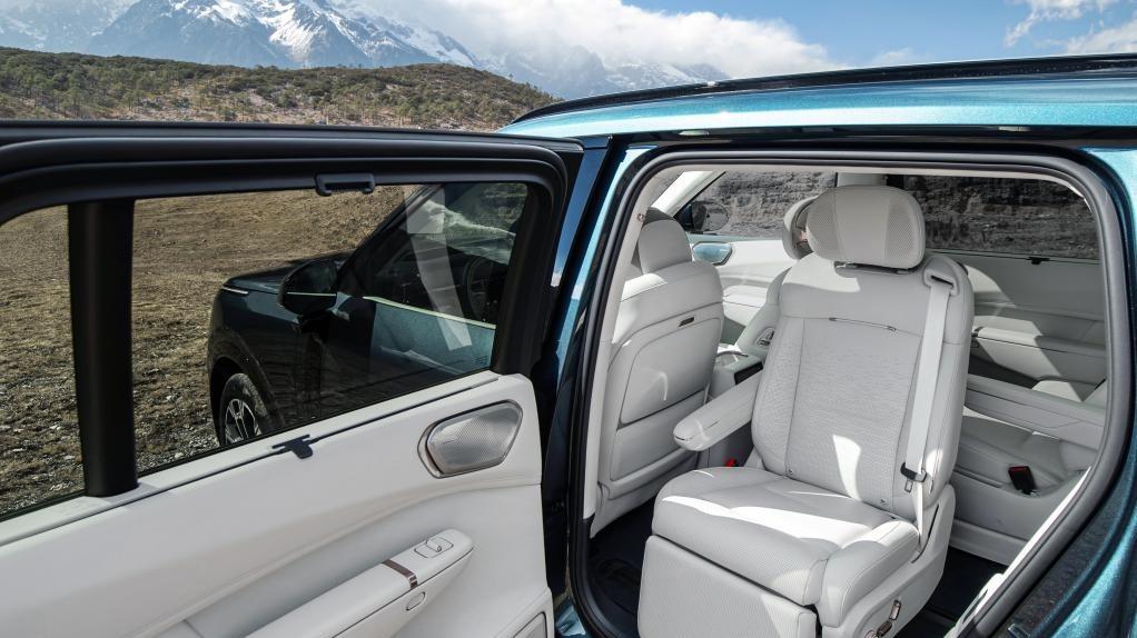 车里开个会？领克900：这个我可在行