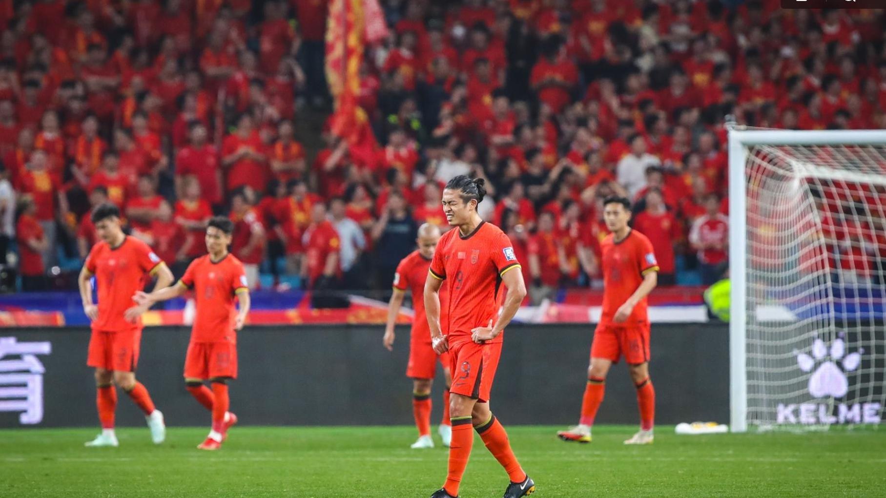 国足主场0-2！7万多观众创纪录的比赛背后有何玄机？