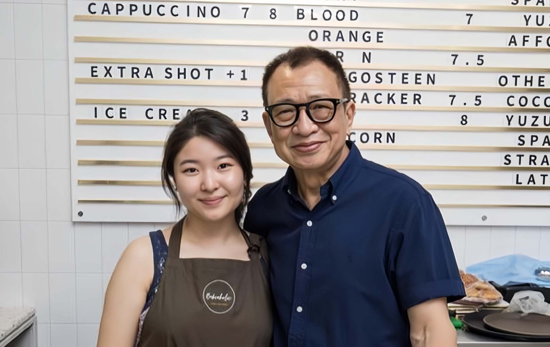 突发！76岁香港知名演员被曝病危，圈内好友急赴医院探望，神色凝重！