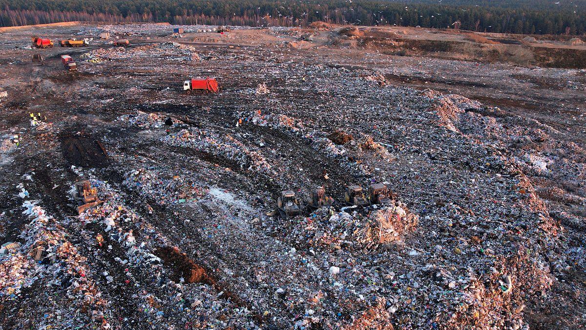 永久基本农田变垃圾场：谁在践踏农民的"命根子"？