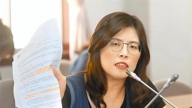 台湾名嘴郑丽文：两岸一旦开战，大陆会被拖垮一半，经济倒退30年