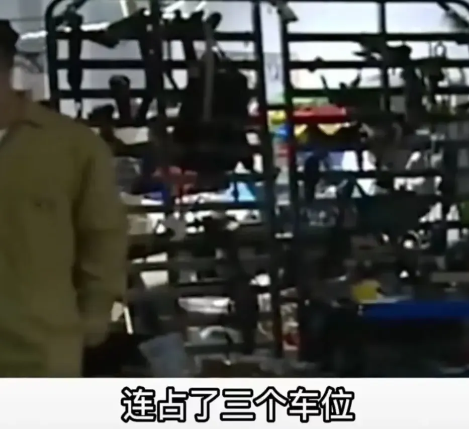 “占我车位，还偷我的电？”私家车位被占，男子怒把电动车大卸八块，却被电动车主报警