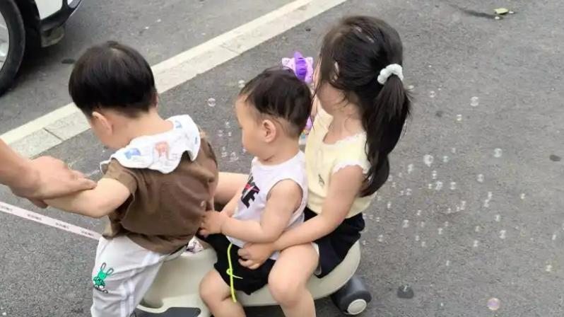 别再硬管了，孩子有出息的底层逻辑，藏在 6 个“不阻止”里，多数家长还在错