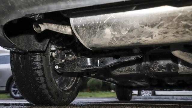 10万级SUV新“卷王”！3块屏+192马力+28米轴距，还敢上爱信8AT