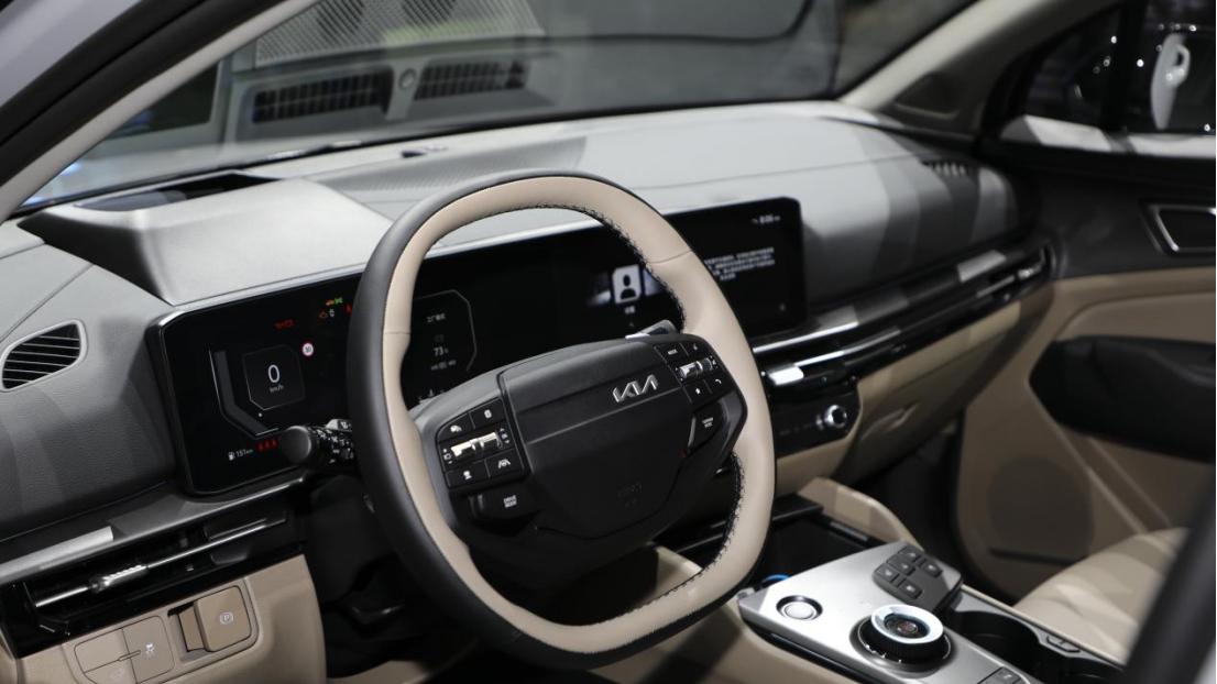 李娜倾情代言新狮铂拓界 起亚携全明星车型闪耀广州车展