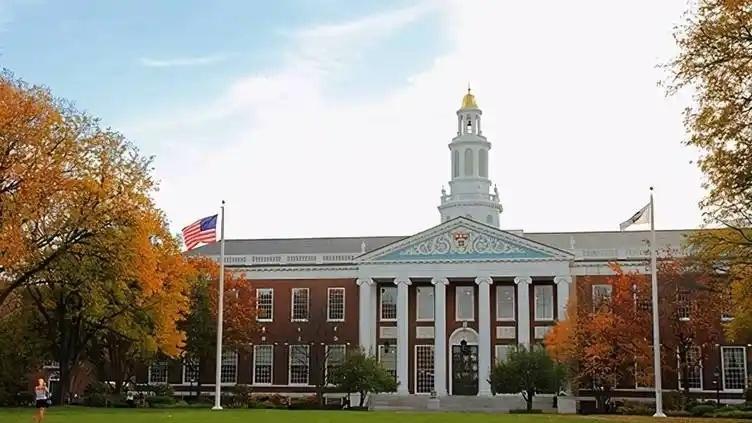 压力增大，哈佛大学开始缩招裁员