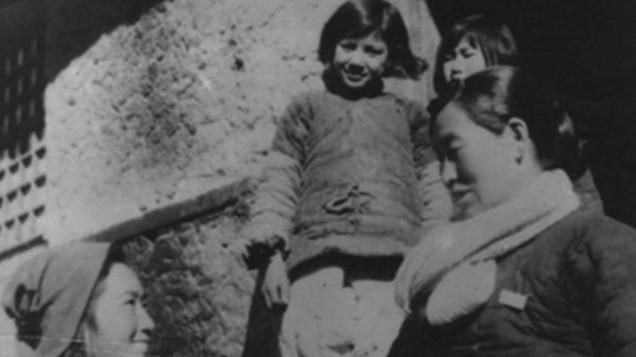 参谋长让她给司令陈再道介绍对象，她看了看镜子笑道：就我吧！